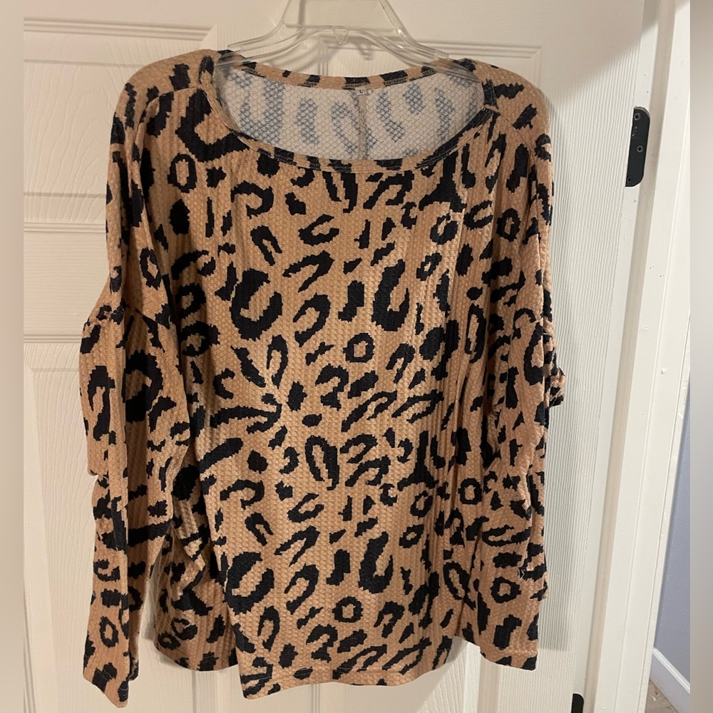 Leopard Print Long Sleeve Top